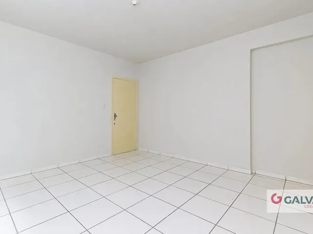 Apartamento 3 quartos e 2 banheiros, para alugar, no bairro Água Verde em Curitiba