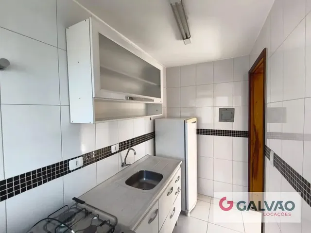 Apartamento 1 quarto e 1 banheiro, para alugar, no bairro Centro em Curitiba