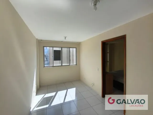 Apartamento 1 quarto e 1 banheiro, para alugar, no bairro Centro em Curitiba