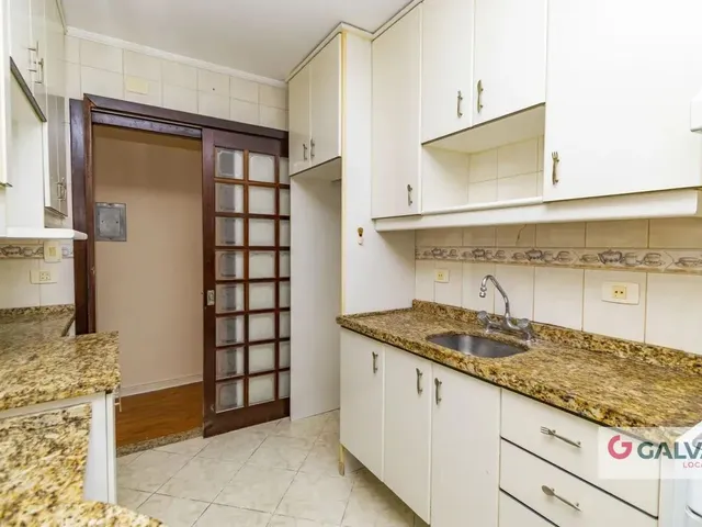 Apartamento 3 quartos e 2 banheiros, para alugar, no bairro Água Verde em Curitiba
