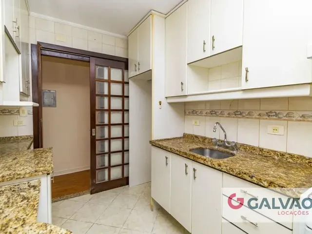 Apartamento 3 quartos e 1 banheiro, para alugar, no bairro Água Verde em Curitiba