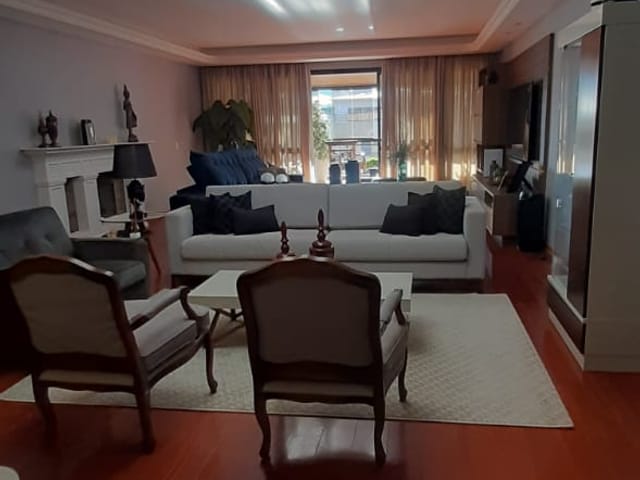 Apartamento 4 quartos e 1 banheiro, à venda, no bairro Duarte Silveira em Petrópolis