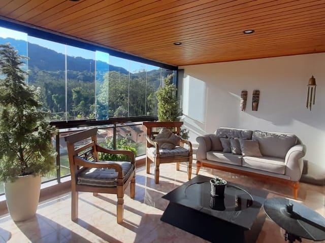 Apartamento 4 quartos e 1 banheiro, à venda, no bairro Duarte Silveira em Petrópolis