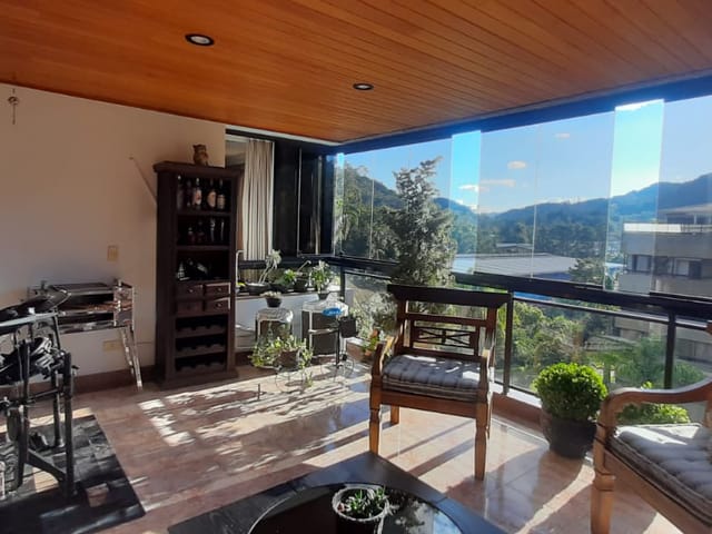 Apartamento 4 quartos e 1 banheiro, à venda, no bairro Duarte Silveira em Petrópolis