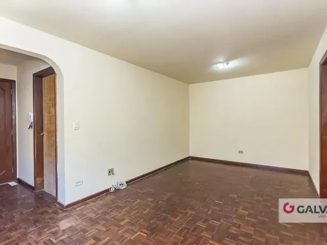 Apartamento 3 quartos e 2 banheiros, para alugar, no bairro Bigorrilho em Curitiba