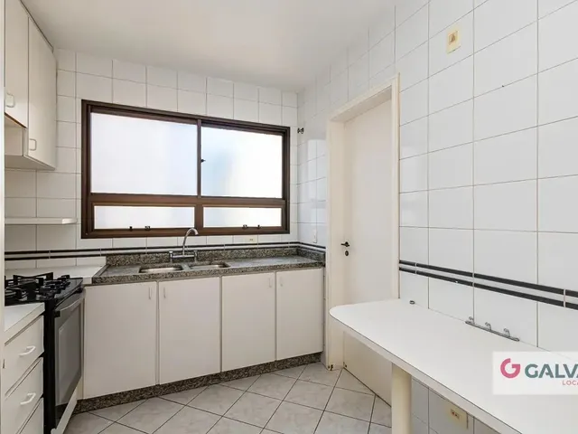 Apartamento 3 quartos e 3 banheiros, para alugar, no bairro Centro em Curitiba
