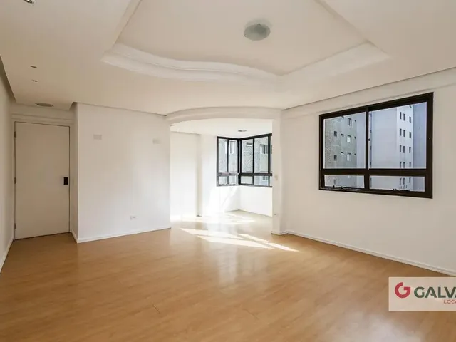 Apartamento 3 quartos e 3 banheiros, para alugar, no bairro Centro em Curitiba
