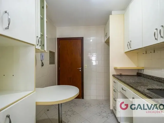 Apartamento 3 quartos e 1 banheiro, para alugar, no bairro Cabral em Curitiba