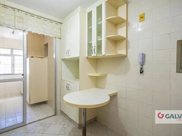 Apartamento 3 quartos e 2 banheiros, para alugar, no bairro Cabral em Curitiba