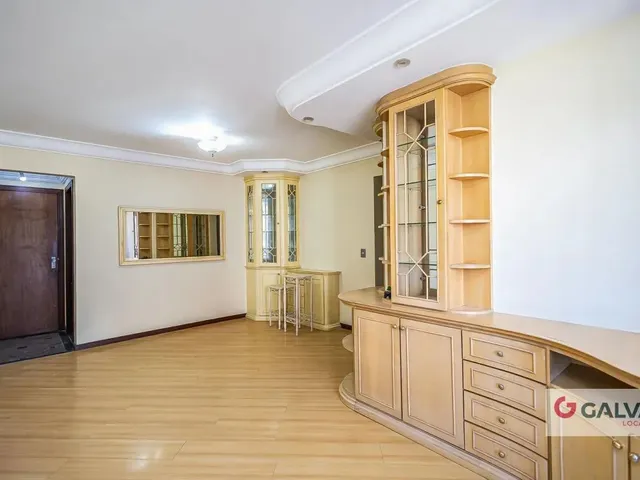 Apartamento 3 quartos e 2 banheiros, para alugar, no bairro Cabral em Curitiba