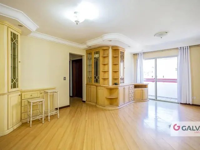 Apartamento 3 quartos e 2 banheiros, para alugar, no bairro Cabral em Curitiba
