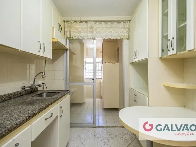 Apartamento 3 quartos e 1 banheiro, para alugar, no bairro Cabral em Curitiba