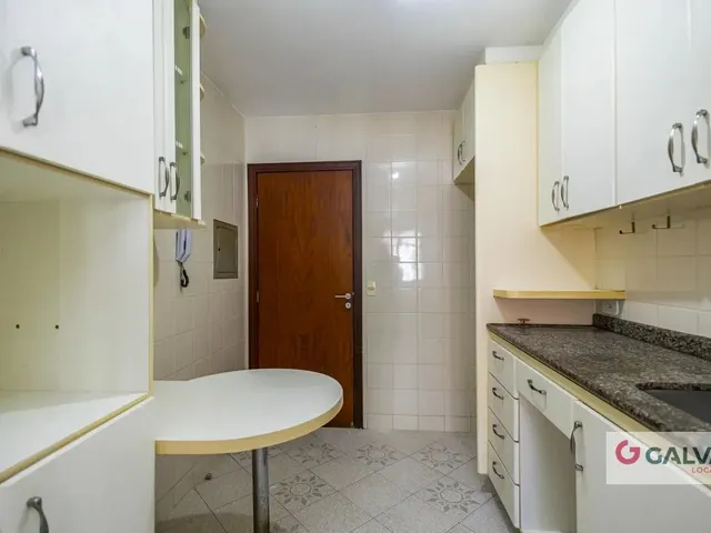 Apartamento 3 quartos e 2 banheiros, para alugar, no bairro Cabral em Curitiba