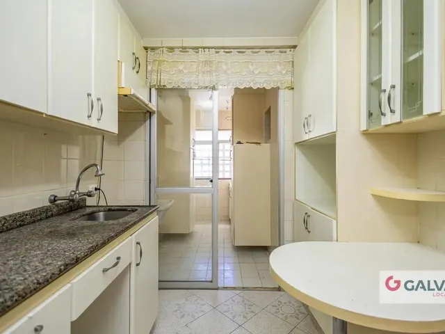 Apartamento 3 quartos e 2 banheiros, para alugar, no bairro Cabral em Curitiba