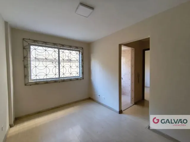 Apartamento 1 quarto e 1 banheiro, para alugar, no bairro Centro em Curitiba