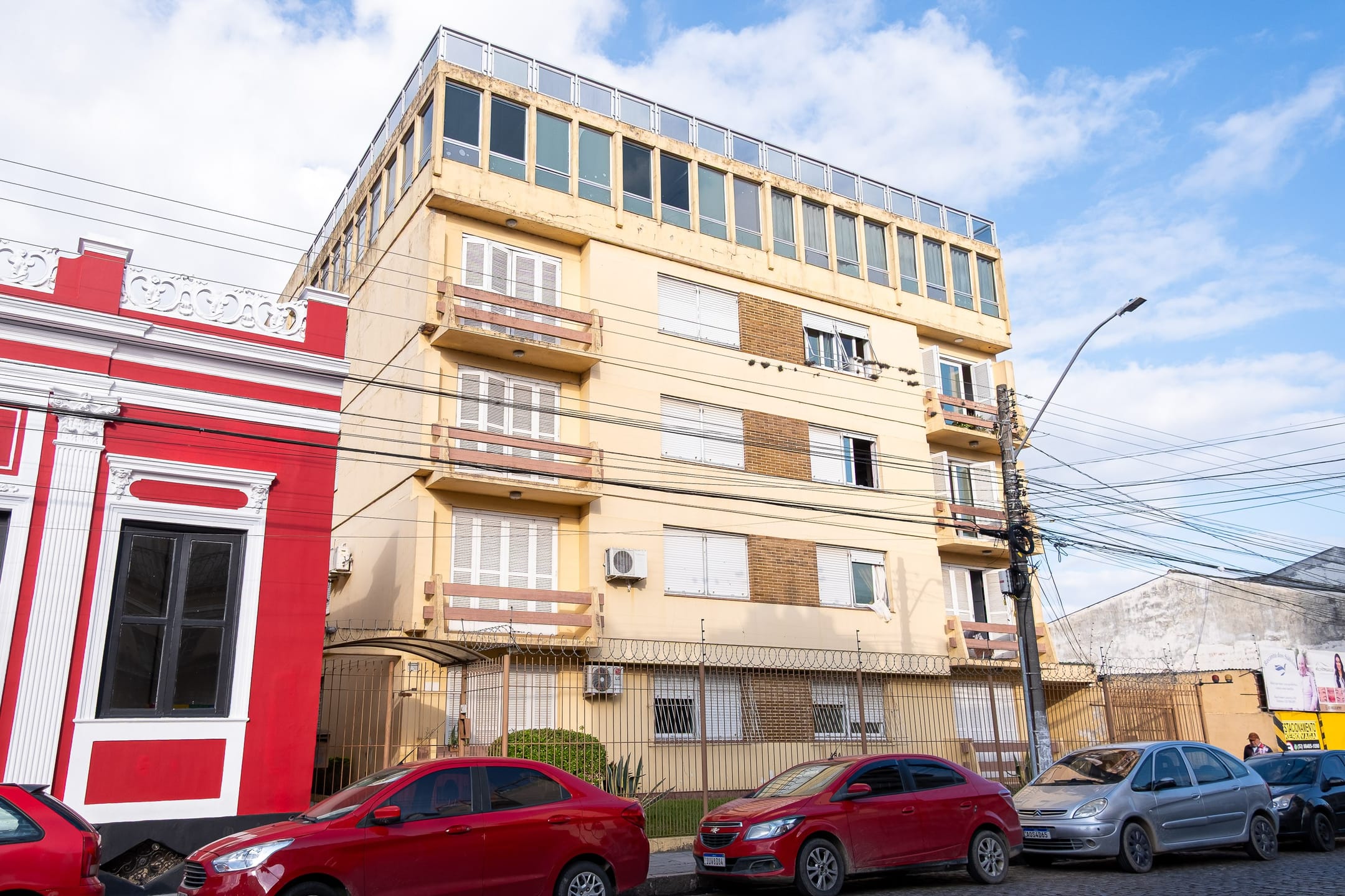 Apartamento à venda e locação no Centro de Pelotas, 73 m². 2 quartos, cozinha ampla, ar-condicionado, aceitando pets. Localização central e prática!