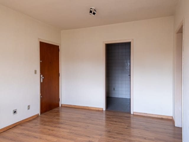Apartamento 2 quartos e 1 banheiro, à venda ou para alugar, no bairro Centro em Pelotas