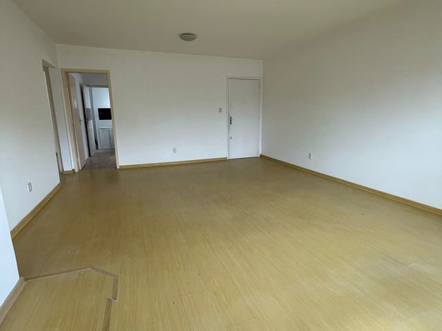 Apartamento com 141m² 3 quartos e 2 banheiros, à venda ou para alugar, no bairro Centro em Pelotas