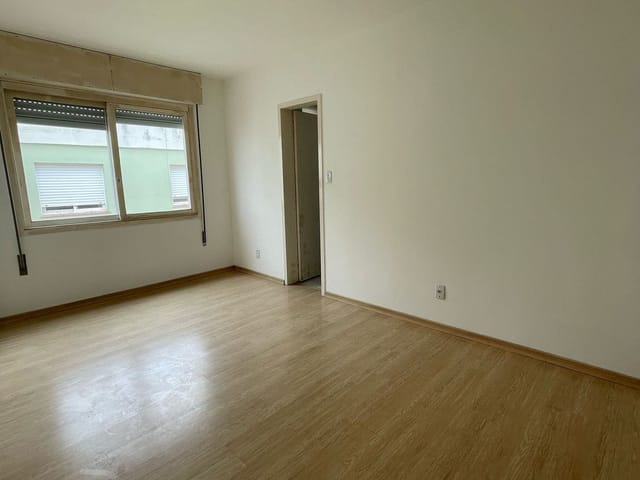 Apartamento com 141m² 3 quartos e 2 banheiros, à venda ou para alugar, no bairro Centro em Pelotas