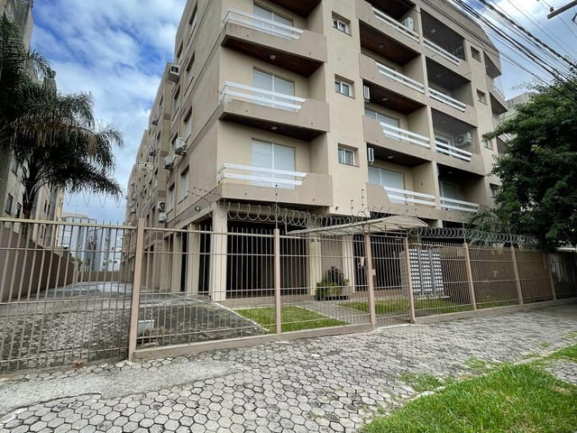 Apartamento com 141m² 3 quartos e 2 banheiros, à venda ou para alugar, no bairro Centro em Pelotas