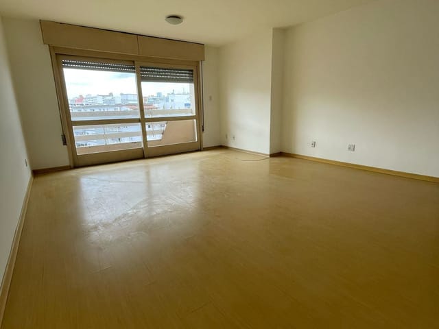 Apartamento com 141m² 3 quartos e 2 banheiros, à venda ou para alugar, no bairro Centro em Pelotas
