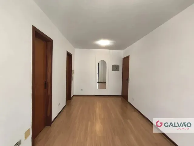Apartamento 1 quarto e 1 banheiro, para alugar, no bairro Centro em Curitiba