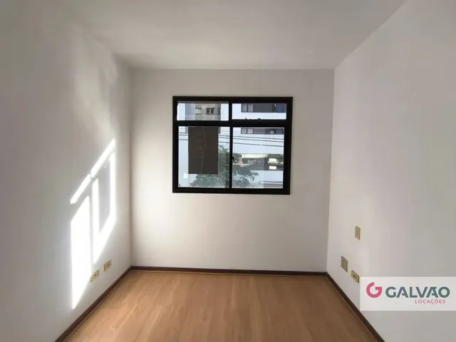 Apartamento 1 quarto e 1 banheiro, para alugar, no bairro Centro em Curitiba