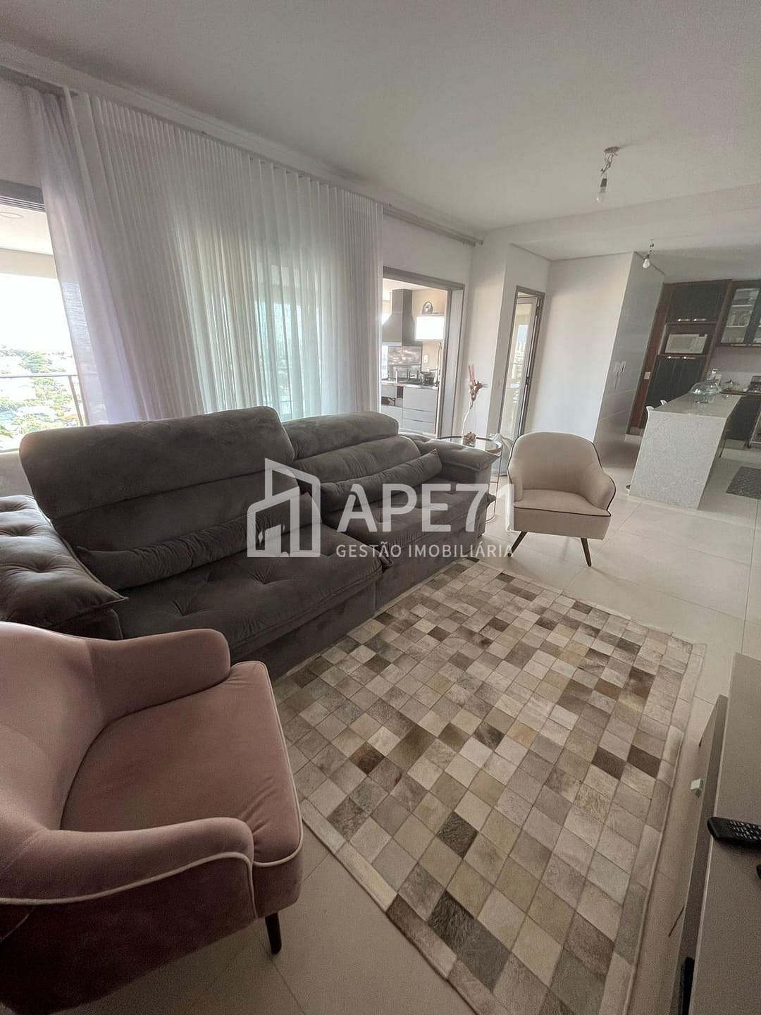 Apartamento à venda com 3 quartos, 131m² - Foto 3