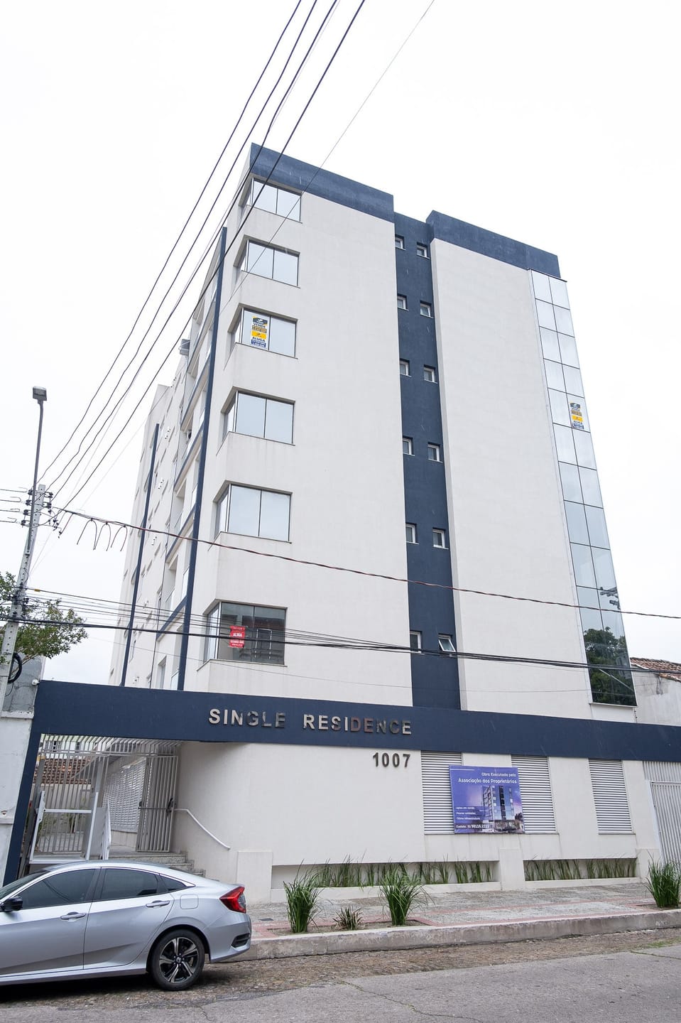 Apartamento mobiliado com 1 dormitório disponível para venda ou aluguel no centro de Pelotas RS com ótima localização e conforto