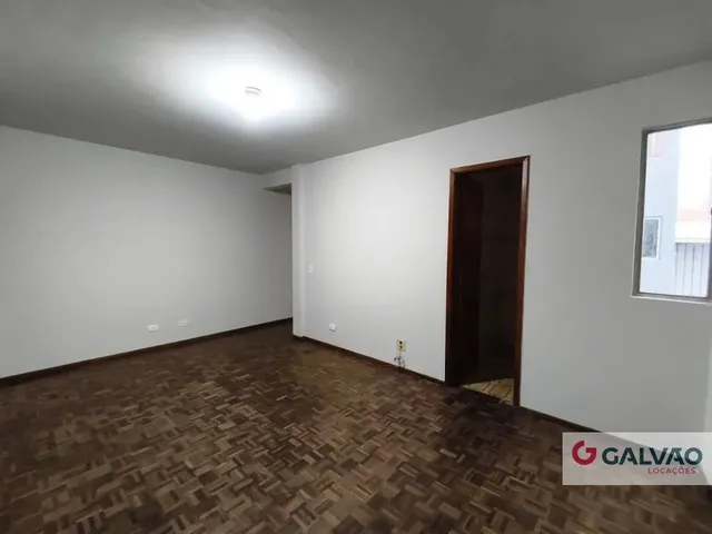 Apartamento 2 quartos e 1 banheiro, para alugar, no bairro Centro em Curitiba