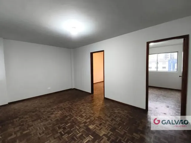 Apartamento 2 quartos e 1 banheiro, para alugar, no bairro Centro em Curitiba