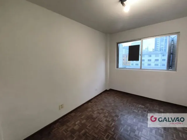 Apartamento 2 quartos e 1 banheiro, para alugar, no bairro Centro em Curitiba