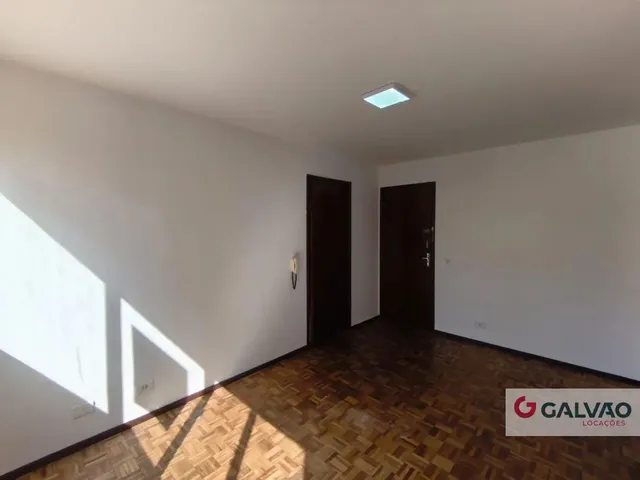 Apartamento 1 quarto e 1 banheiro, para alugar, no bairro Centro Cívico em Curitiba