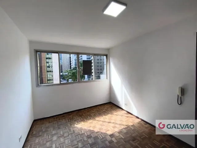 Apartamento 1 quarto e 1 banheiro, para alugar, no bairro Centro Cívico em Curitiba