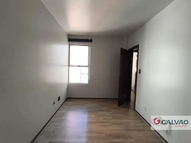 Apartamento 2 quartos e 1 banheiro, para alugar, no bairro Vila Izabel em Curitiba