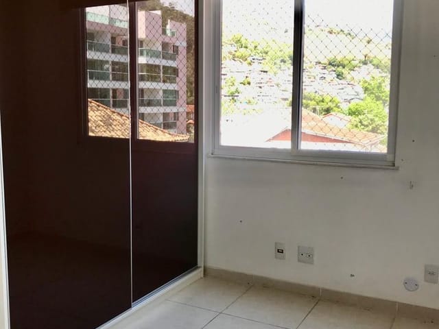 Apartamento 2 quartos e 2 banheiros, à venda, no bairro Corrêas em Petrópolis