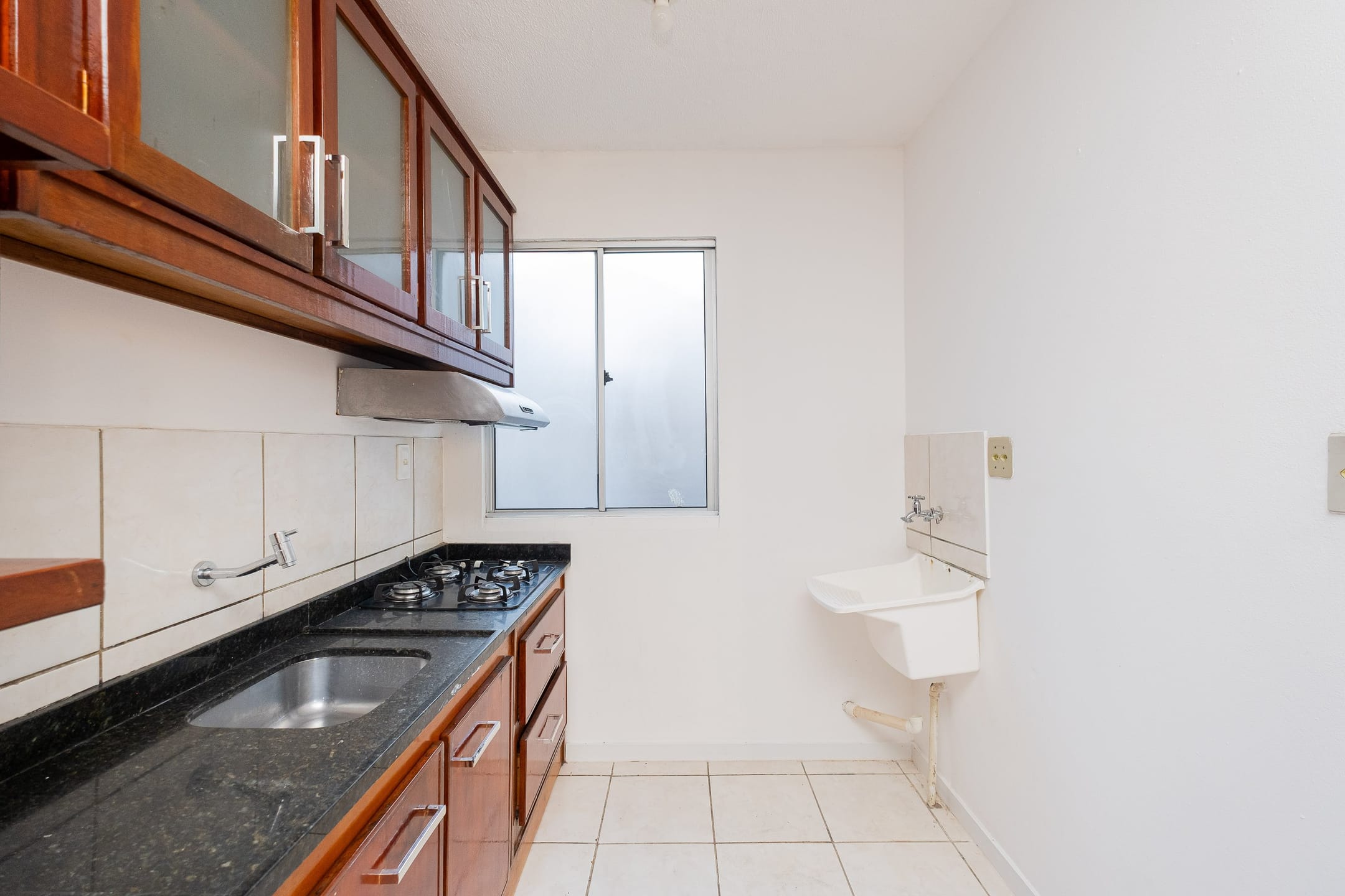 Apartamento de 2 dormitórios para alugar em condomínio fechado no bairro São Gonçalo, Pelotas RS, com segurança e boa localização 2