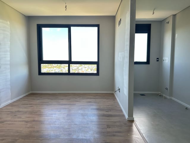 Apartamento 1 quarto e 1 banheiro, à venda ou para alugar, no bairro Areal em Pelotas