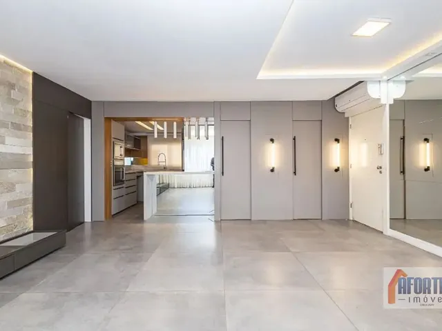 Apartamento 3 quartos e 4 banheiros, para alugar, no bairro Portão em Curitiba