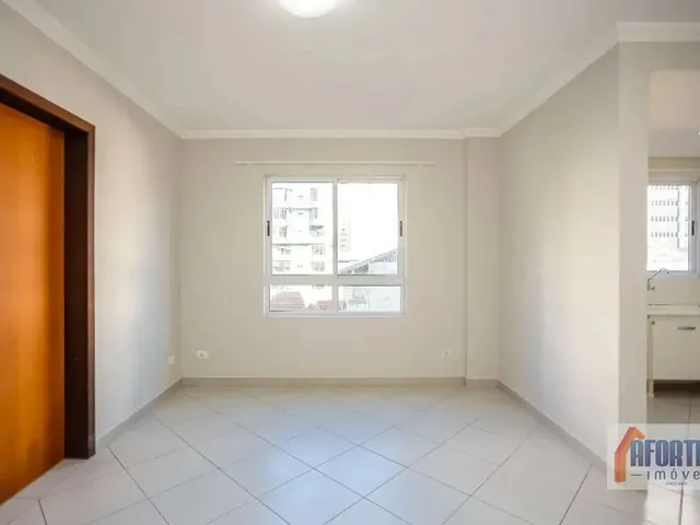 Apartamento 1 quarto e 1 banheiro, para alugar, no bairro Centro em Curitiba