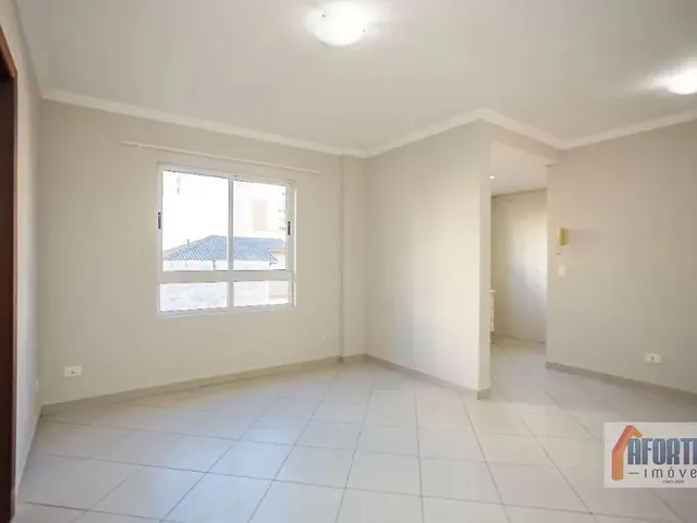 Apartamento 1 quarto e 1 banheiro, para alugar, no bairro Centro em Curitiba
