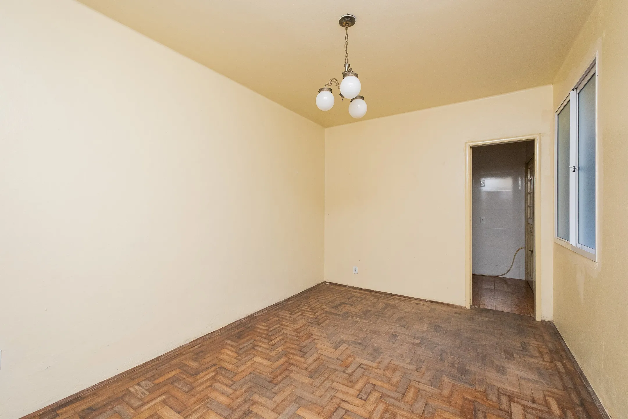 Apartamento 2 quartos no Centro de Pelotas! 60 m², 2 banheiros, a 100m da UCpel, perto de mercado e transporte. 2