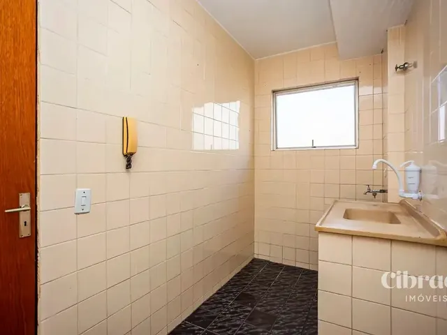 Apartamento 1 quarto e 1 banheiro, para alugar, no bairro Centro em Curitiba