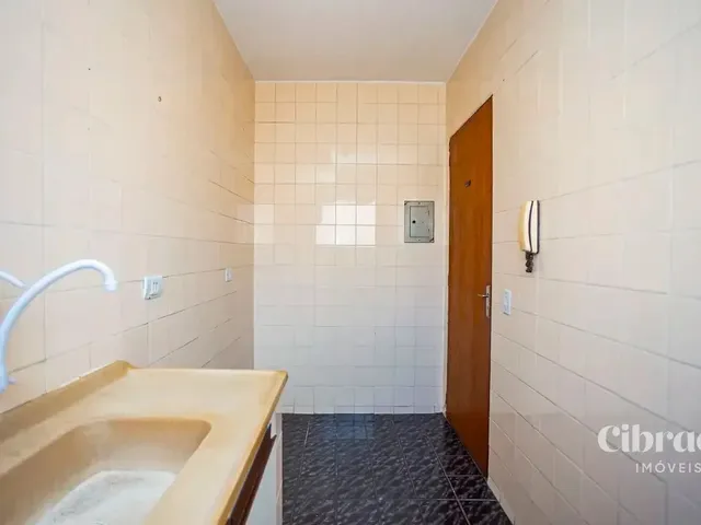 Apartamento 1 quarto e 1 banheiro, para alugar, no bairro Centro em Curitiba