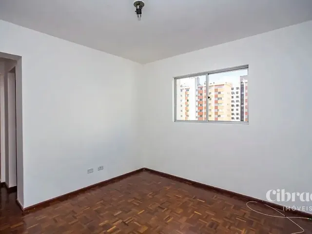 Apartamento 1 quarto e 1 banheiro, para alugar, no bairro Centro em Curitiba