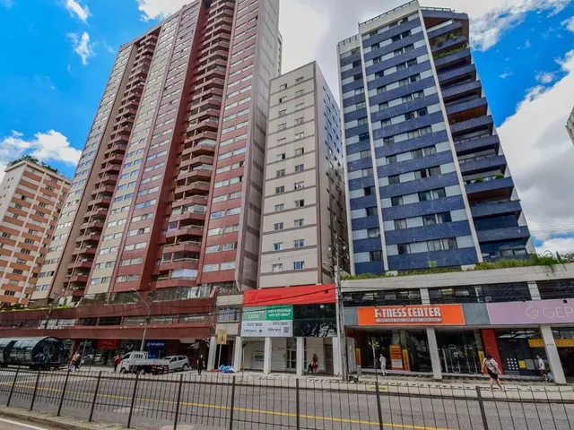 Apartamento 1 quarto e 1 banheiro, para alugar, no bairro Centro em Curitiba