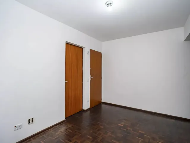 Apartamento 1 quarto e 1 banheiro, para alugar, no bairro Centro em Curitiba