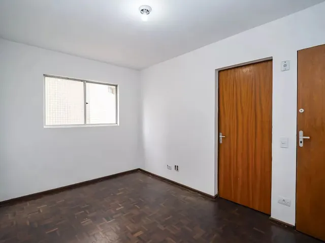 Apartamento 1 quarto e 1 banheiro, para alugar, no bairro Centro em Curitiba