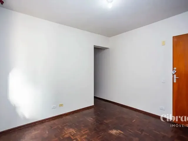Apartamento 1 quarto e 1 banheiro, para alugar, no bairro Centro em Curitiba