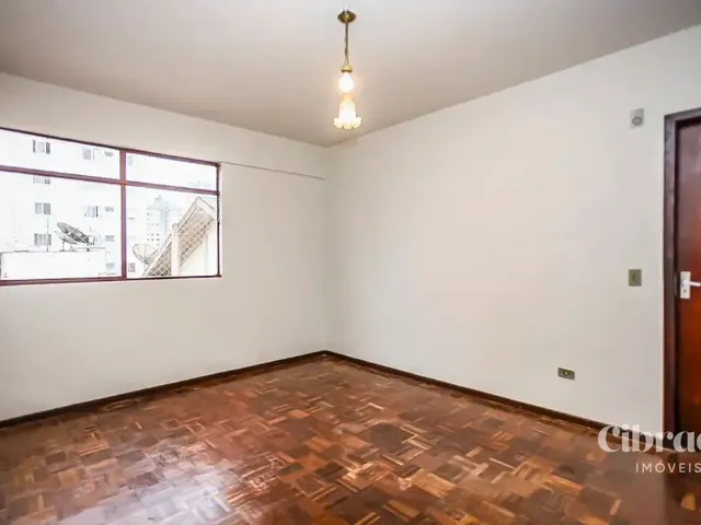 Apartamento 2 quartos e 1 banheiro, para alugar, no bairro Centro em Curitiba